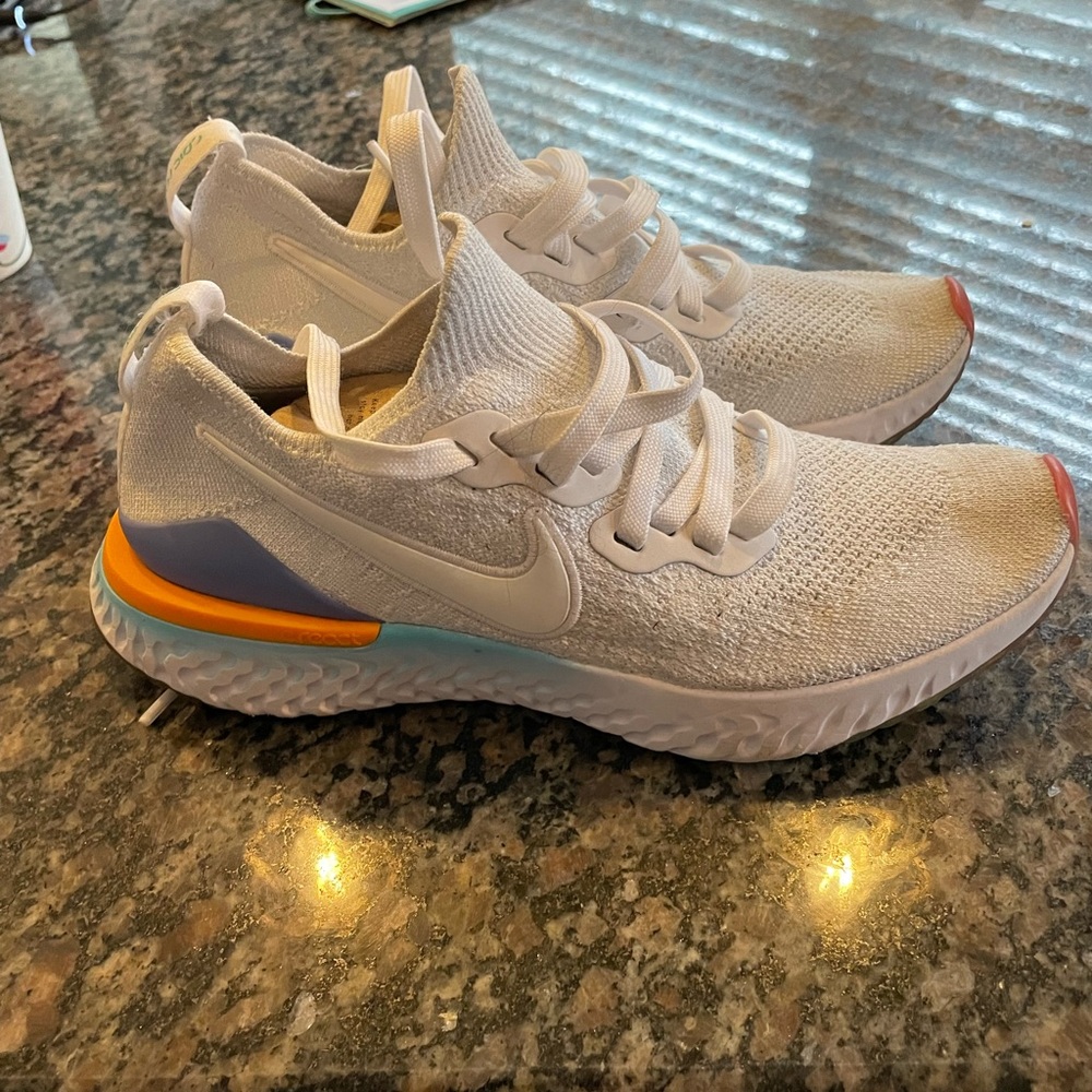 Womens Nike epic React flyknit sneaker. Size 7. Used in excellent condition